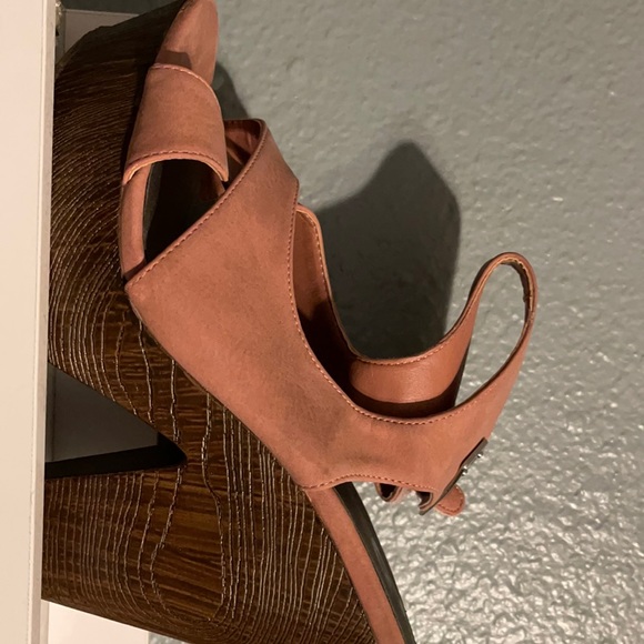 Guess Wedges - Picture 1 of 6